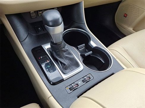 Used 2019 Toyota Highlander Limited image 18