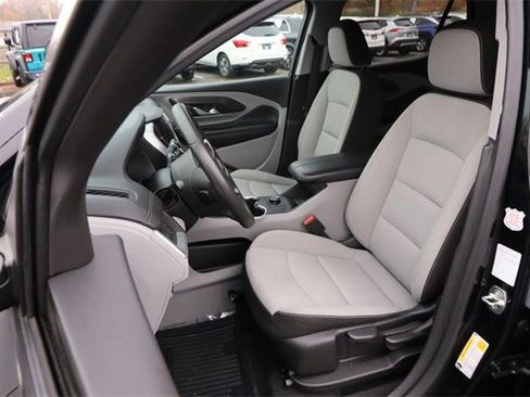 Used 2024 GMC Terrain SLE image 8