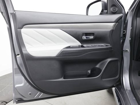 Used 2022 Mitsubishi Outlander LE AWD/4WD image 14