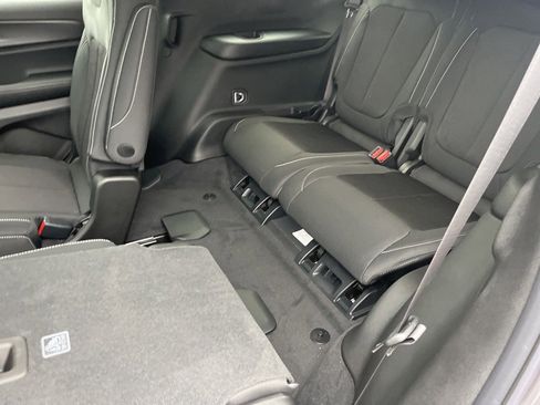 New 2025 Jeep Grand Cherokee L Laredo image 17