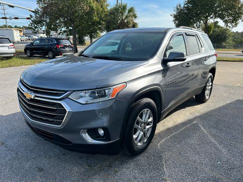 Used 2020 Chevrolet Traverse LT image 3