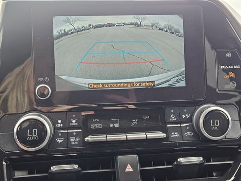 Used 2023 Toyota Highlander LE image 17