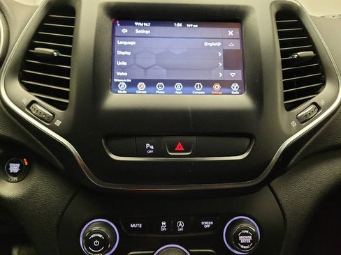 Used 2019 Jeep Cherokee Latitude Plus FWD image 25