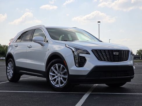 Used 2023 Cadillac XT4 Luxury w/ Driver Awareness Package FWD image 2