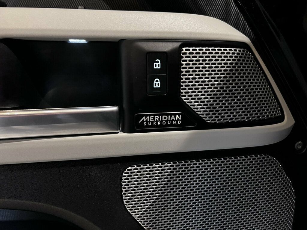 Used 2023 Land Rover Defender 130 SE AWD/4WD image 13