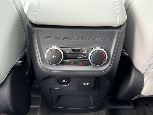 Certified 2025 Ford Explorer Platinum w/ Ultimate Package image 17