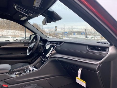 New 2025 Jeep Grand Cherokee Limited image 7