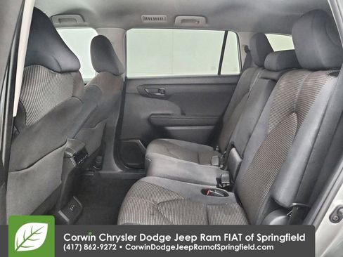 Used 2024 Toyota Highlander LE image 31