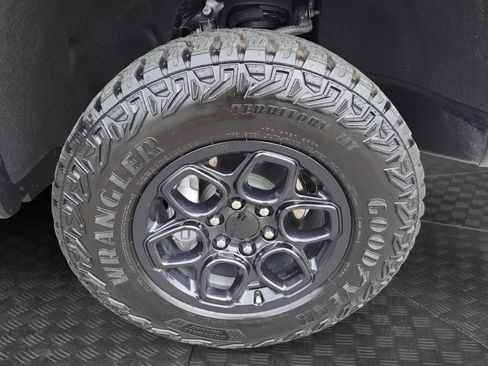 Certified 2024 Chevrolet Silverado 1500 ZR2 w/ ZR2 Bison Edition image 17