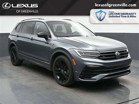 Used 2022 Volkswagen Tiguan SE R-Line image 2