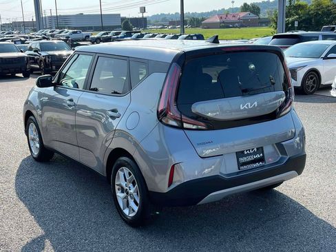 Used 2025 Kia Soul LX w/ LX Technology Package FWD image 28