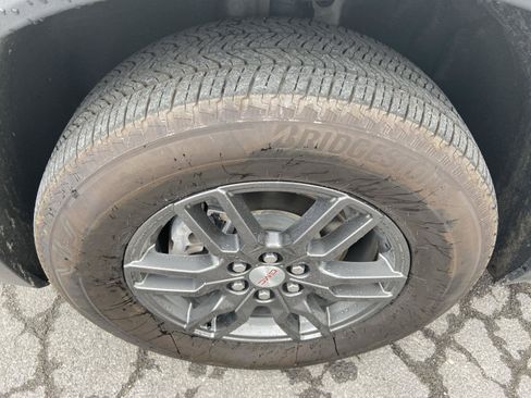 Used 2025 GMC Acadia Elevation AWD/4WD image 16