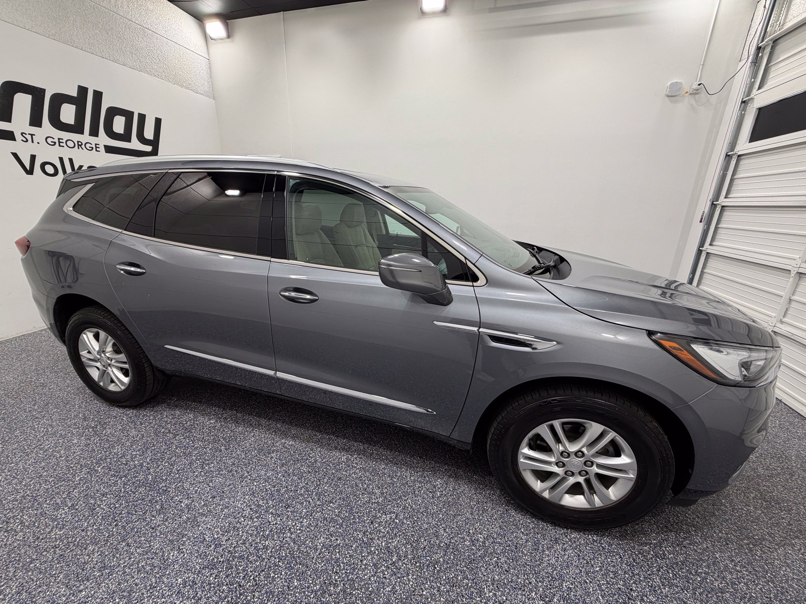 Used 2020 Buick Enclave Essence w/ Sound and Sites Package AWD/4WD image 8