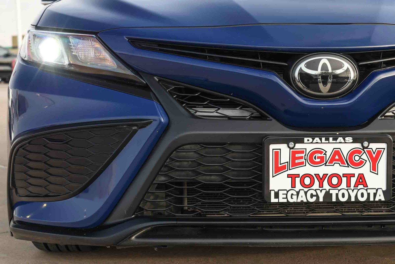 Used 2024 Toyota Camry SE FWD image 9