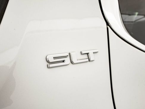 Used 2019 GMC Acadia SLT FWD image 16