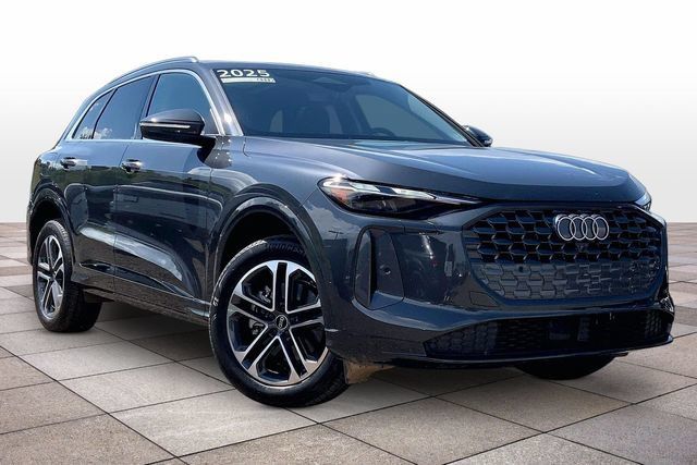 Certified 2025 Audi Q5 Premium w/ Convenience Package AWD/4WD image 2
