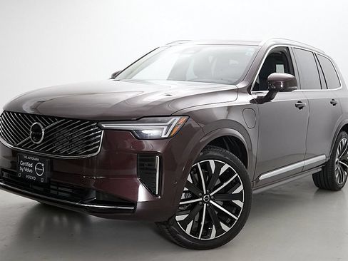 Certified 2025 Volvo XC90 T8 Ultra AWD/4WD image 2