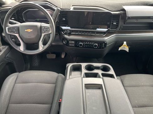 Used 2024 Chevrolet Silverado 1500 LT image 8