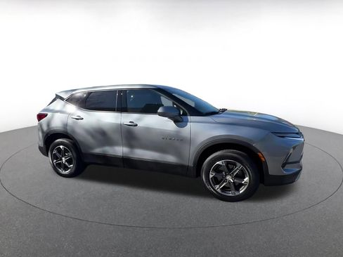 Used 2025 Chevrolet Blazer LT image 2