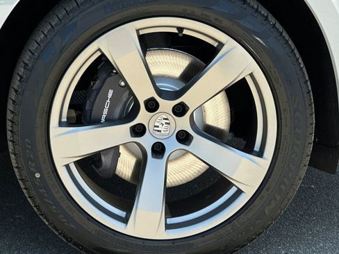 Certified 2025 Porsche Macan image 42