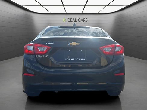 Used 2017 Chevrolet Cruze LS FWD image 6
