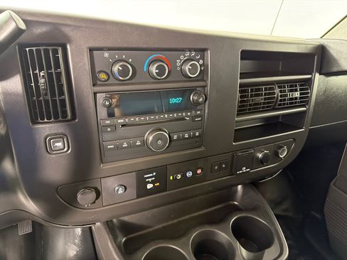 Used 2019 Chevrolet Express 3500 Extended w/ Driver Convenience Package RWD image 13