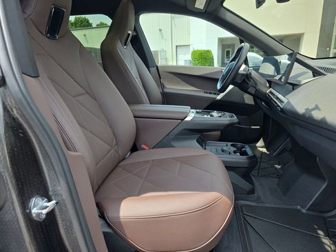 Used 2024 BMW iX xDrive50 w/ Sport Package AWD/4WD image 16