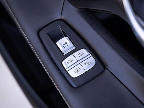 Used 2019 BMW 750i xDrive w/ Executive Package image 30