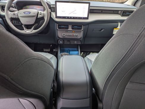 New 2026 Ford Maverick XLT image 25