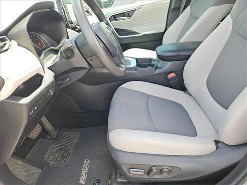 Used 2019 Toyota RAV4 XLE w/ Convenience Package FWD image 10