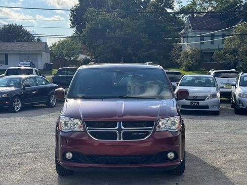 Used 2019 Dodge Grand Caravan SXT FWD image 3