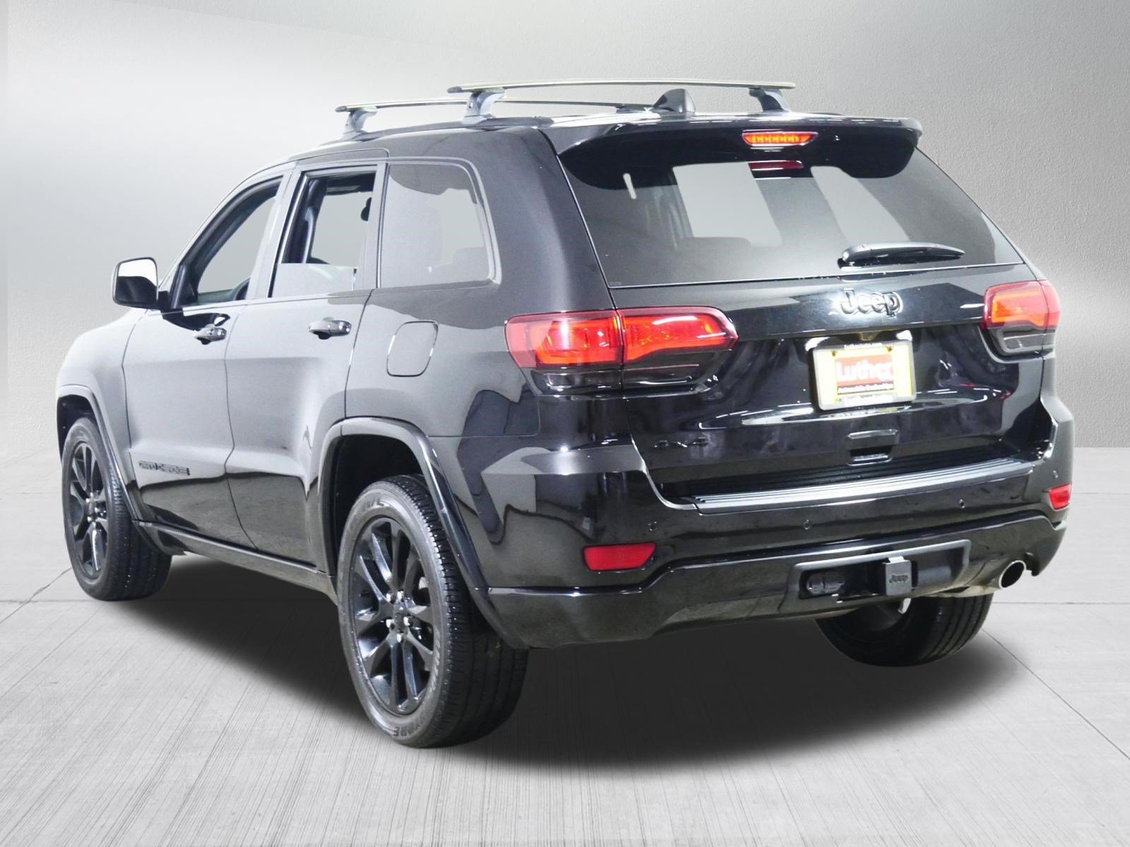 Used 2021 Jeep Grand Cherokee Laredo X AWD/4WD image 5