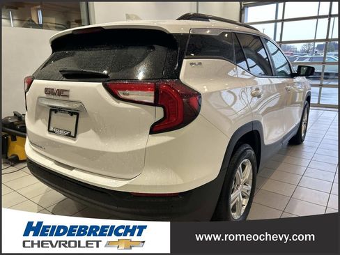 Certified 2024 GMC Terrain SLE w/ Driver Convenience Package image 4