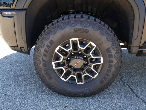 New 2026 GMC Sierra 2500 AT4X w/ LPO, Black Badging Package AWD/4WD image 37