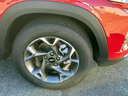 New 2026 Chevrolet Trax LT w/ LT Convenience Package FWD image 5
