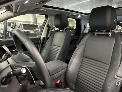 Used 2025 Land Rover Discovery Sport S image 6