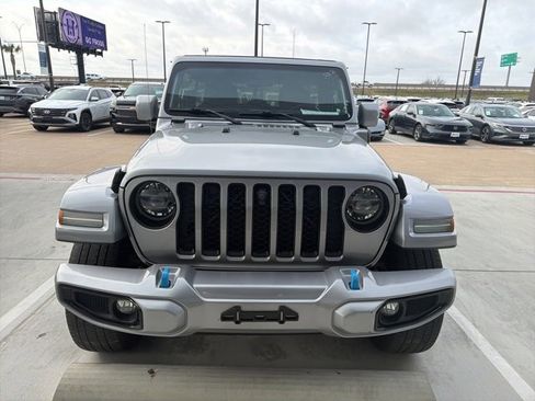 Used 2021 Jeep Wrangler Unlimited Sahara image 2