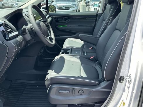 New 2026 Honda Odyssey Touring image 4