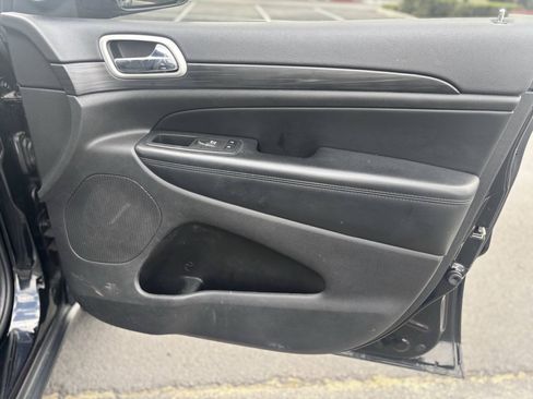 Used 2021 Jeep Grand Cherokee Laredo RWD image 26