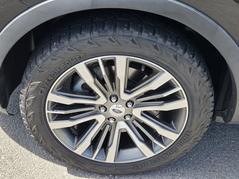 Used 2018 Ford Explorer Platinum AWD/4WD image 17