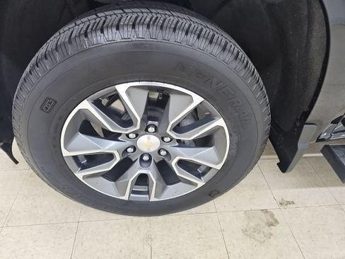 Used 2023 Chevrolet Silverado 1500 LT AWD/4WD image 23