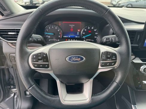 Used 2023 Ford Explorer Limited image 12