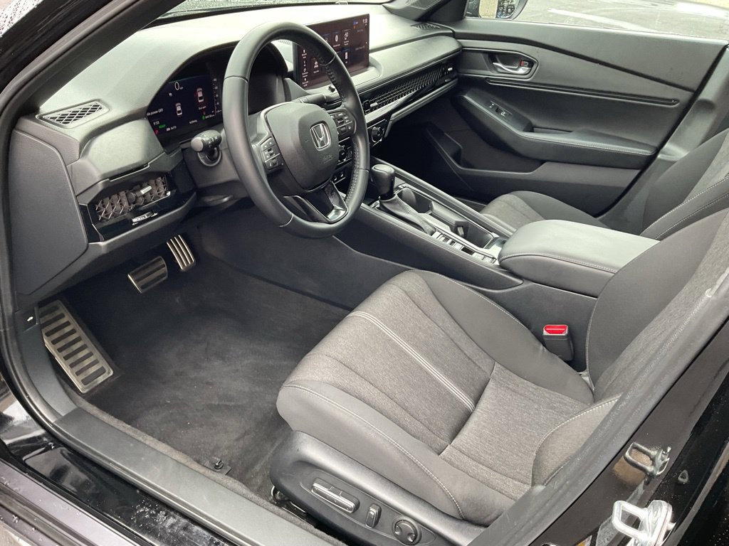 Used 2023 Honda Accord Sport image 11