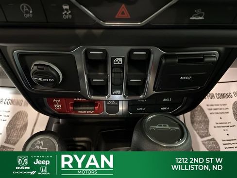 New 2026 Jeep Gladiator Mojave w/ Technology Group AWD/4WD image 34