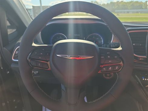 Used 2024 Chrysler Pacifica Limited w/ S Appearance Package image 14