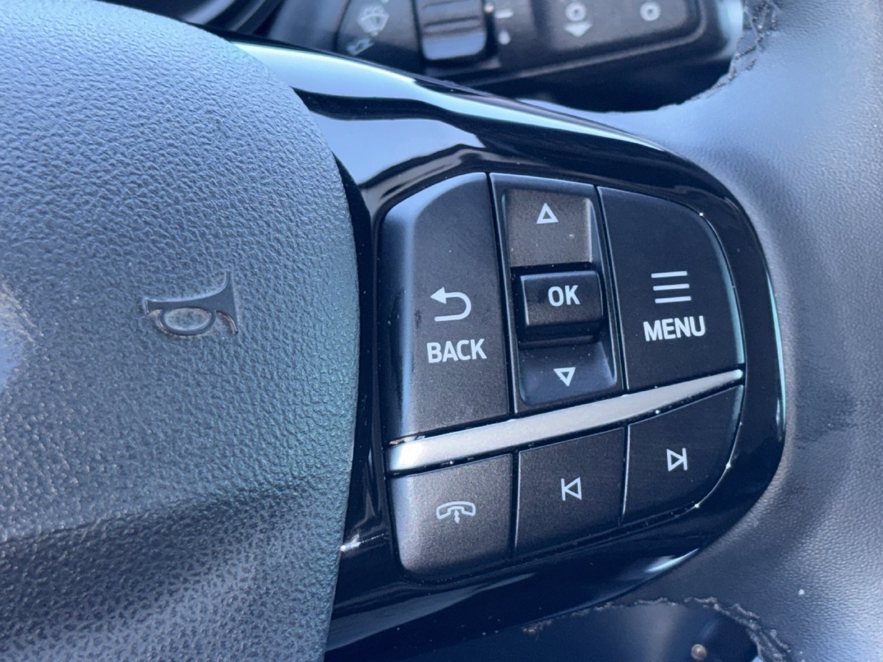 Used 2023 Ford Escape SE FWD image 12