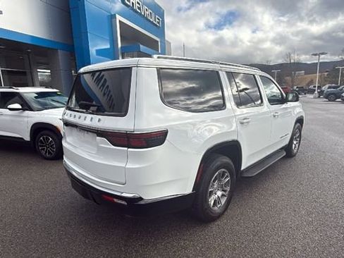 Used 2024 Jeep Wagoneer 4WD image 4