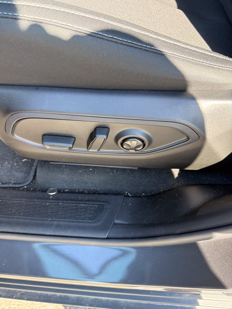 Used 2026 Jeep Grand Cherokee Laredo AWD/4WD image 8