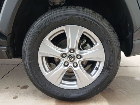 Used 2025 Toyota RAV4 XLE AWD/4WD image 16