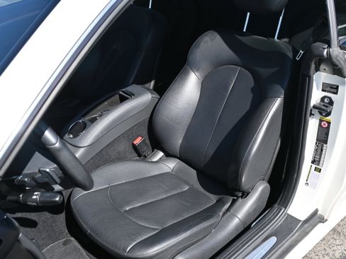 Used 2009 Mercedes-Benz CLK 550 Coupe image 23